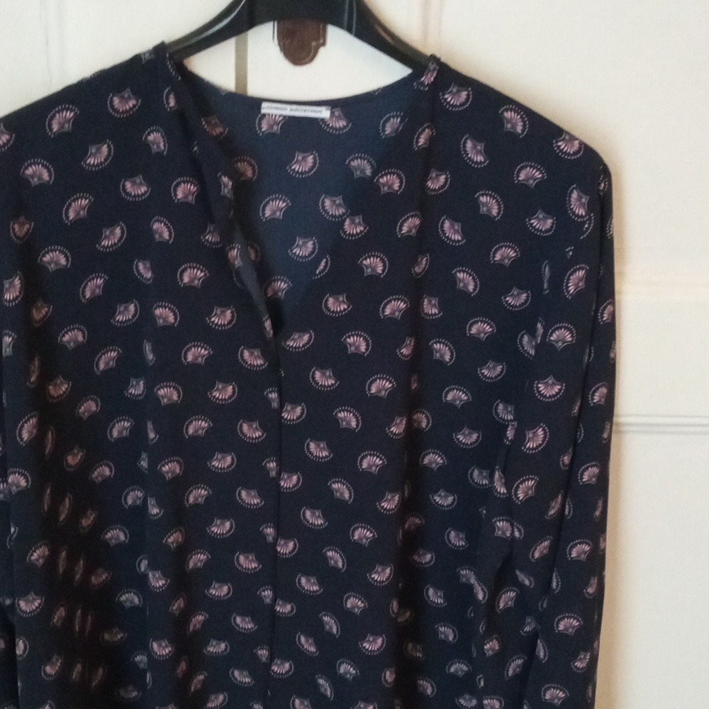 Silky lightweight bl)ouse. Made and purchased in Italy. XL